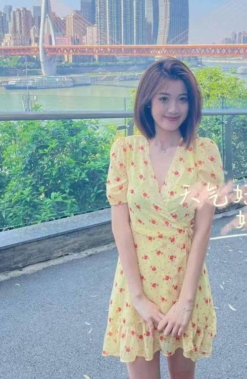 樱花女生躲猫猫 